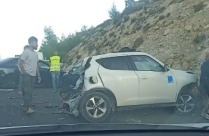 6 إصابات في حادث طرق مروع بين حافلة وسيارتين قرب القدس